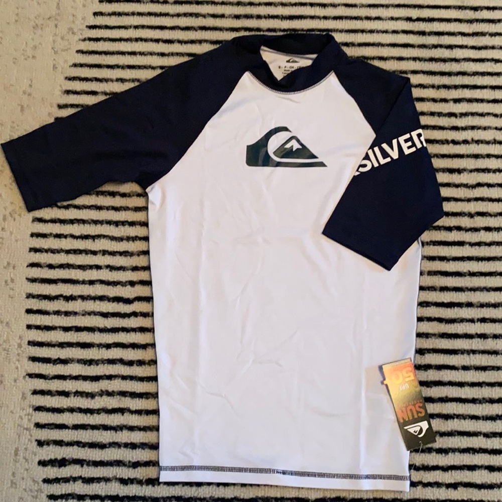 BNWT Quiksilver Mens short sleeve rashguard surf swim sun shirt UPF 50+